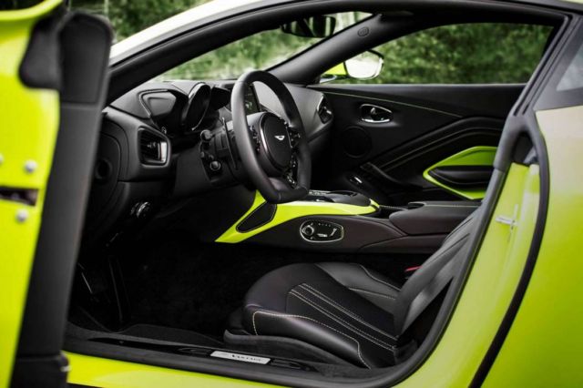 Aston Martin Vantage Roadster 2021 (3)