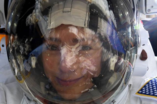 Astronaut Jessica Meir's Space Selfie (2)