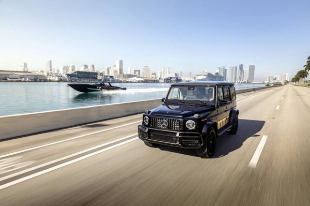 Mercedes-AMG G63 and Cigarette Racing 59' speedboat (3)