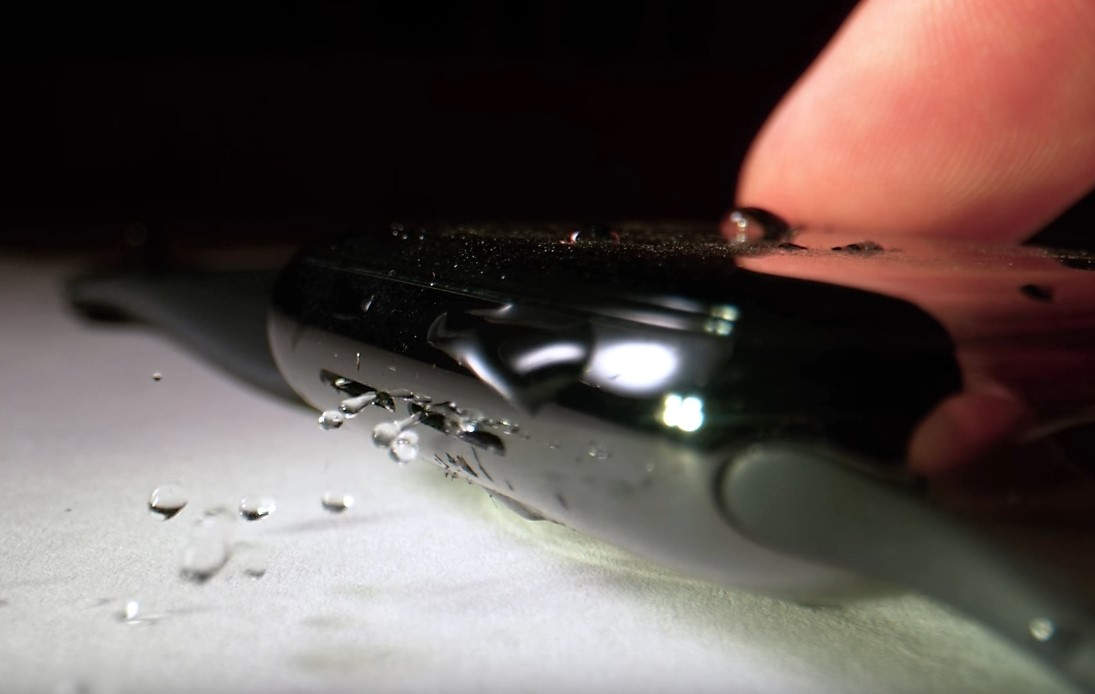 How the Apple Watch ejects water in slow mo