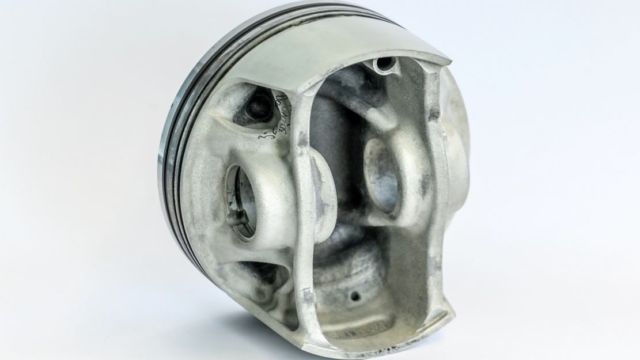 Porsche 3D printed pistons (2)