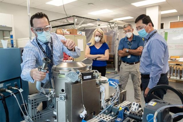 A new NASA's $23 million toilet on the Space Station (3)