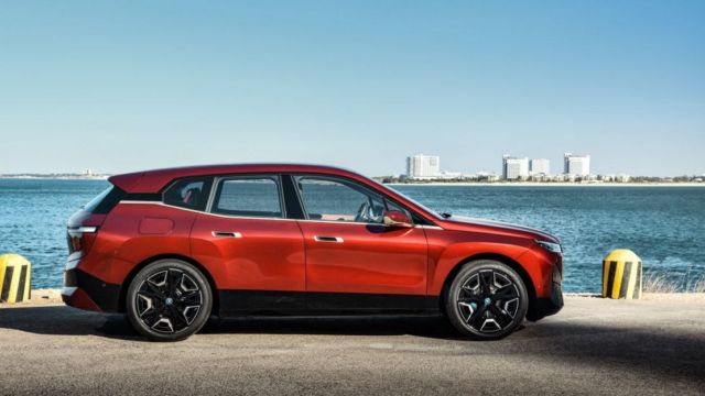 BMW iX electric crossover (5)