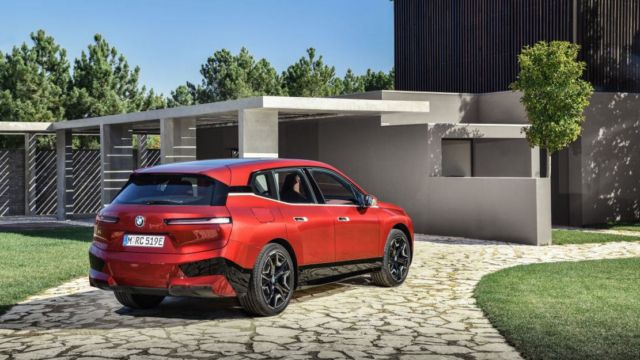 BMW iX electric crossover (12)