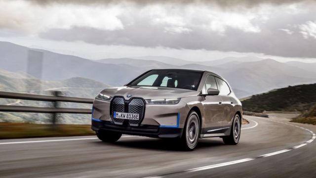 BMW iX electric crossover (7)