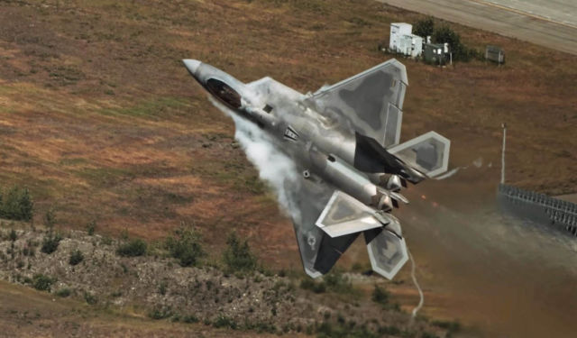 Insane F-22 Raptor video