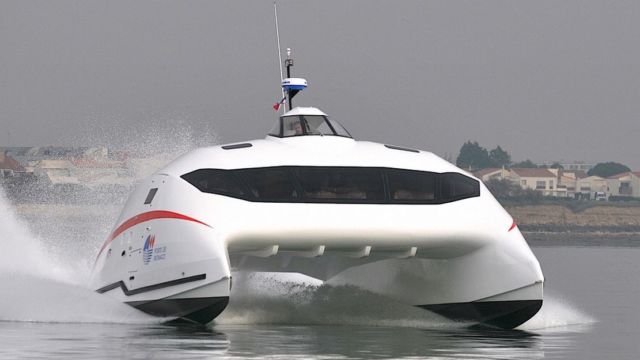 A2V aerodynamic catamaran (8)