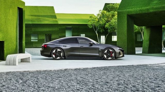 AUDI e-tron GT all-electric performance sportscar (6)