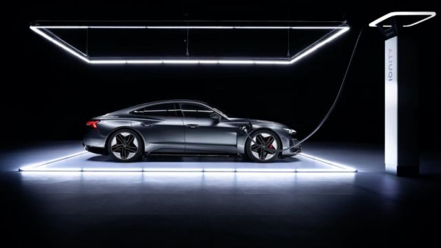 AUDI e-tron GT all-electric performance sportscar (7)