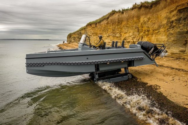 Iguana Pro Interceptor amphibious craft (3)