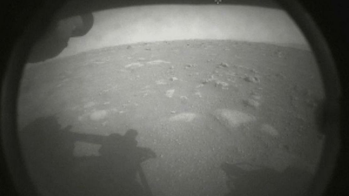 Perseverance rover sends first images from Mars (3)