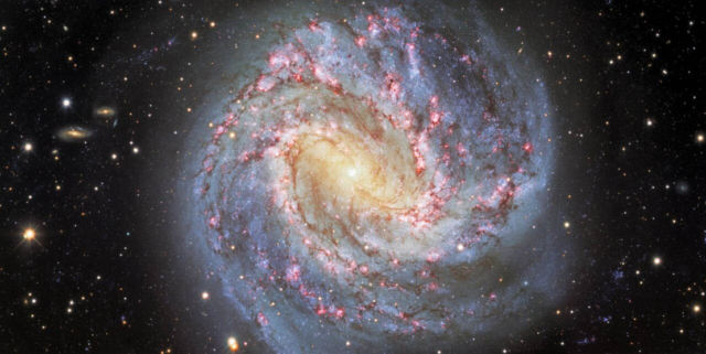 Zooming on the Southern Pinwheel galaxy
