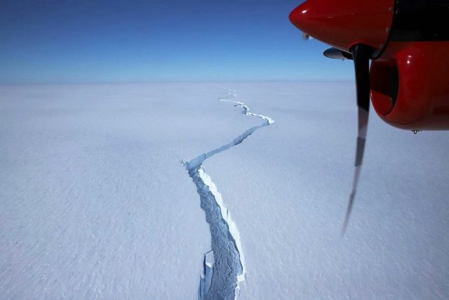 Huge Iceberg has broken off the Brunt Ice Shelf in Antarctica 