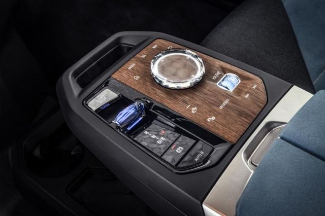 The New BMW iDrive 8 (5)