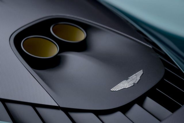 Aston Martin Valhalla supercar (4)