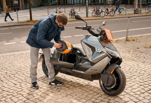 BMW CE 04 Electric Scooter (7)