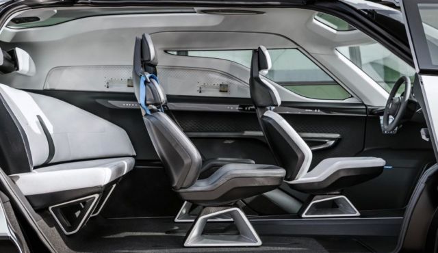 Porsche unveiled the interior of the future (1)