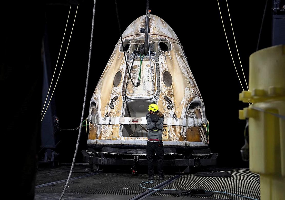 Crew Dragon Endeavour recovered after Splashdown