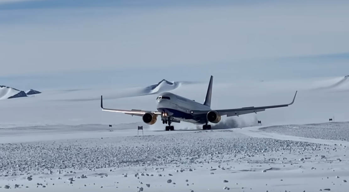 Icelandair B767 Landing and Takeoff in Antarctica