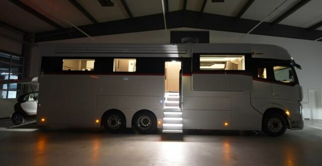 The most Futuristic Motorhome in the world (4)