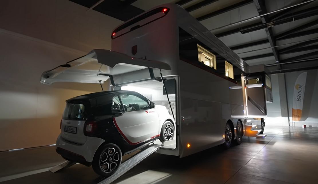 The most Futuristic Motorhome in the world (3)