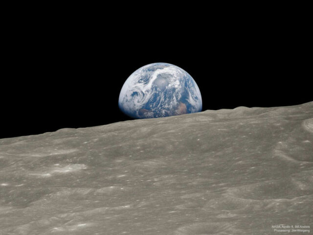Historic Image 'Earthrise 1' Remastered