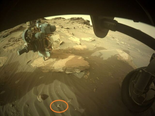 Strange Tangle on Mars 