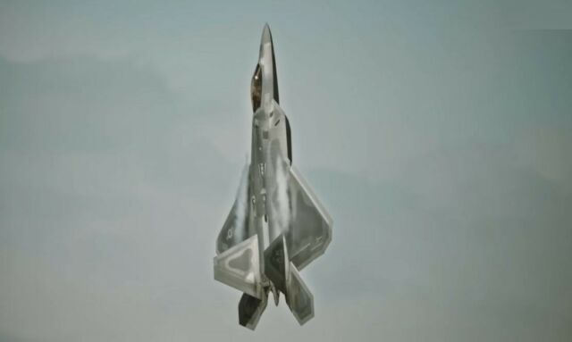 Testing the Aggressive Design of the US F-22 (2)