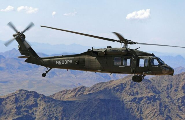 Black Hawk helicopter Flies Autonomous Mission (1)