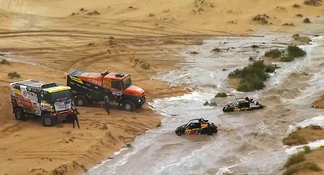 Extreme Weather Creates Dakar Chaos