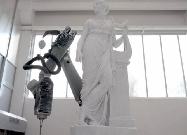 Robot Carves detailed Marble Sculptures