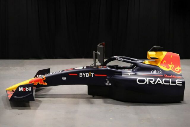 Oracle Red Bull RB18 Racing Simulator (4)