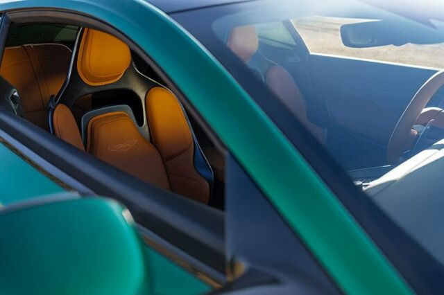 Aston Martin DB12 (6)