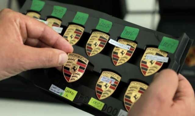 Porsche Modernizes its Crest (1)