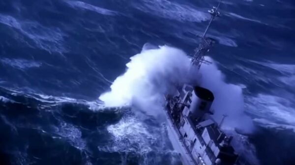 Why Monster Waves Can’t Sink Large Ships | WordlessTech