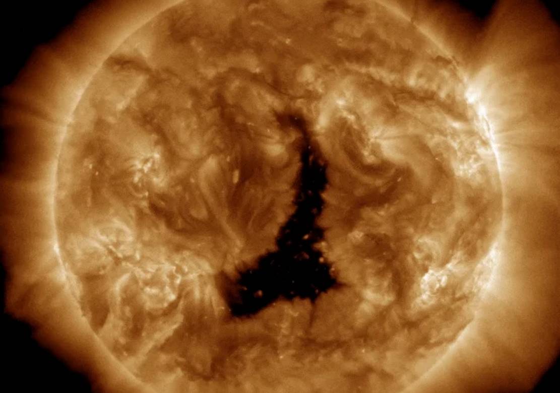 A giant Hole in The Sun bigger than 60 Earths