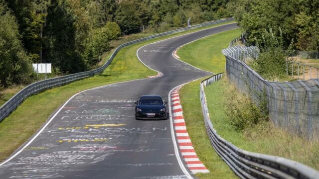 New Porsche Taycan Record at the Nürburgring (2)