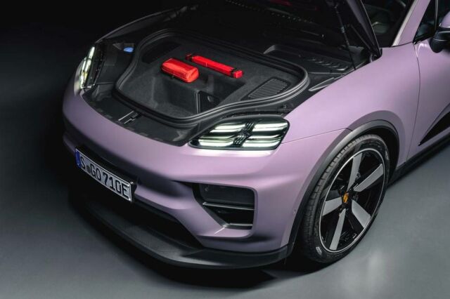 The 2025 electric Porsche Macan (4)
