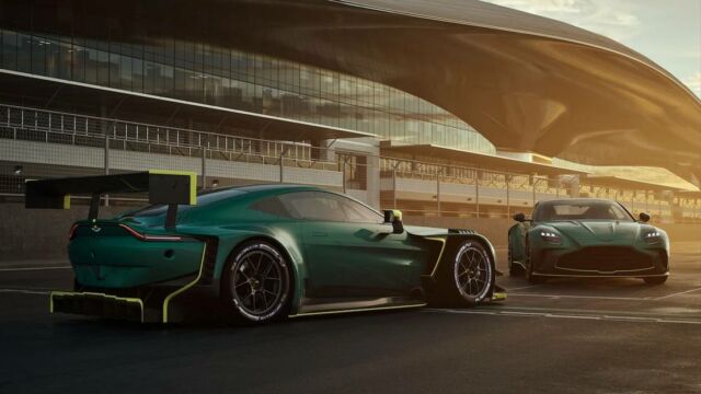 Aston Martin Vantage GT3 race car (1)