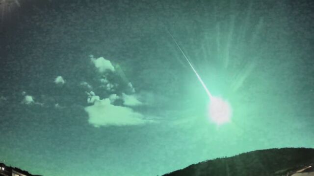 Stunning Meteor captured by Fireball camera