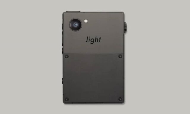 Light Phone III (3)