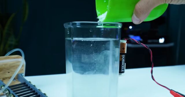 Making a Simple Hydrogen Generator from an old Battery