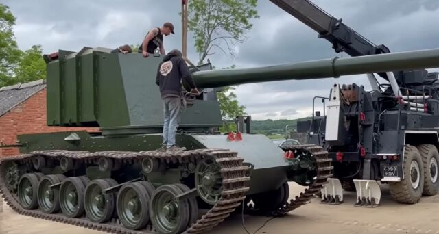 Restoring the giant Tank FV4005