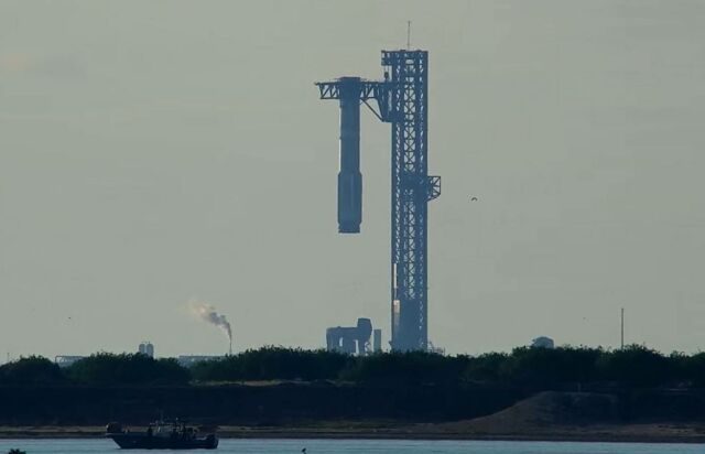 Starship Flight 5 launch and Super Heavy rocket landing (3)