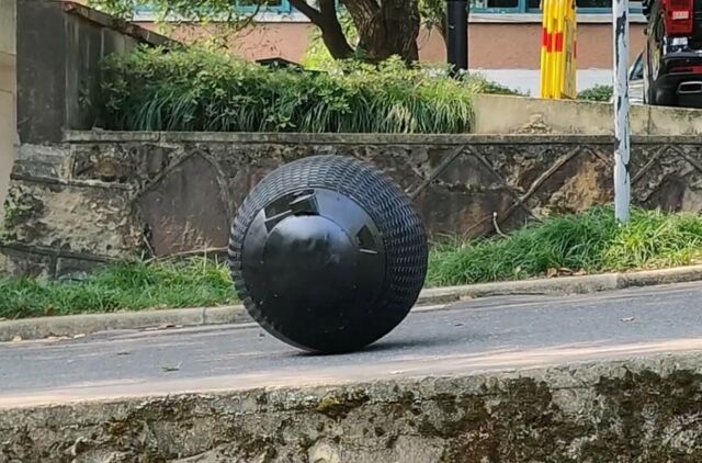 RT-G spherical amphibious police robot