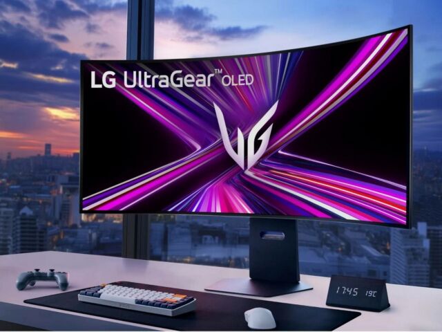 LG UltraGear GX9 Bendable 5K Monitor (1)