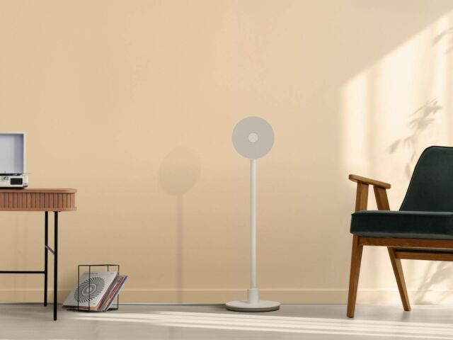 LG’s New 3-in-1 Lamp-Projector (1)