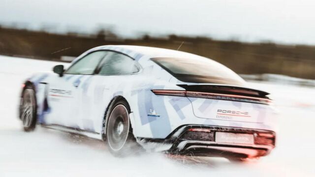 Porsche set a World Record for the Longest continuous Ice drift (4)