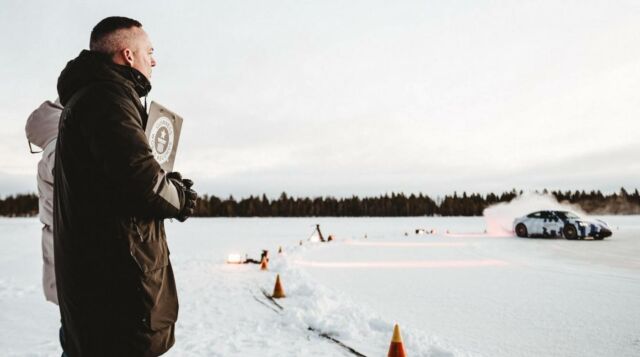 Porsche set a World Record for the Longest continuous Ice drift (3)