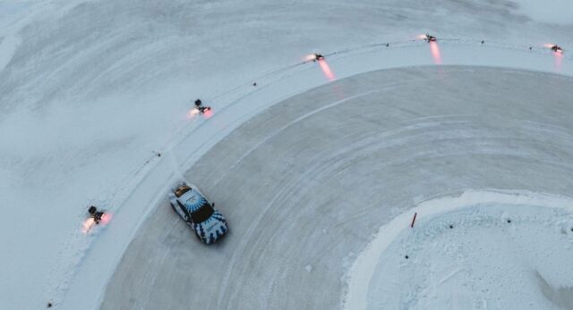 Porsche set a World Record for the Longest continuous Ice drift (2)